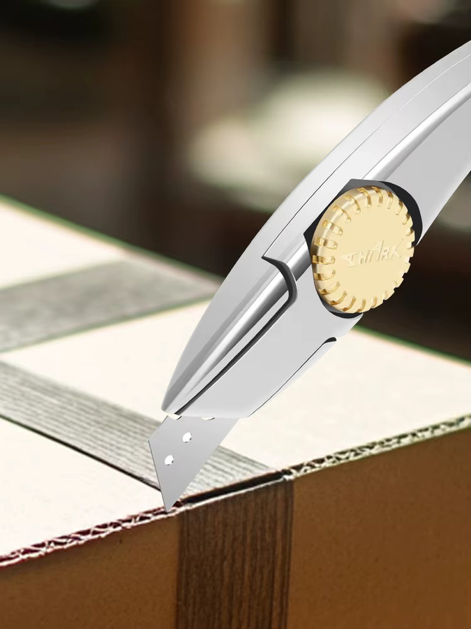 Robustes Teppichmesser-Set aus Legierung in Silber mit Ersatzklingen für Teppiche, Karton und Kunststoff - Bild 7