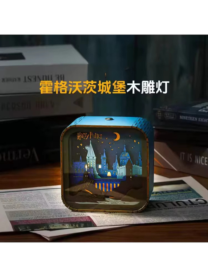 Bandai Harry Anime Hogwarts Castle Nachtlicht, Holzschnitzerei, Spieluhr - Bild 5