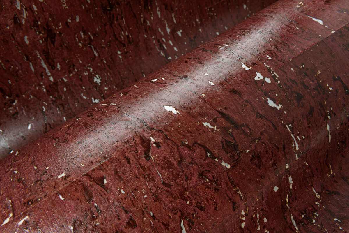 Arte International Tapete Alentejo Cork in Burgundy mit abstraktem Kork-Design - Bild 3