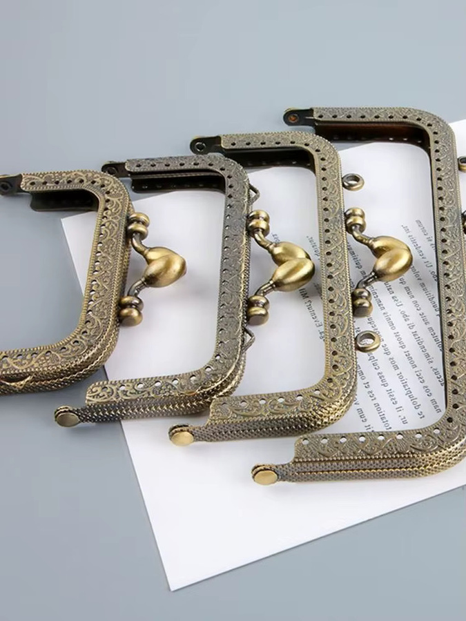 Mini Metall-Taschenrahmen mit Kussverschluss in Gold für DIY-Bastelarbeiten - Bild 4