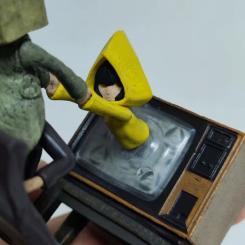 Little Nightmares II Mono Actionfigur von Bandai als buntes Anime-Modell und Sammlerstück - Bild 3
