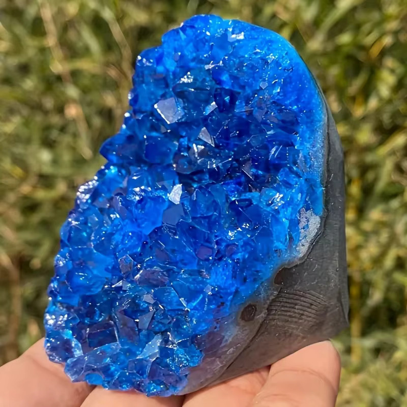 CrystalHola Blauer Kristallcluster im Boho-Stil als organische Dekoration für dein Zuhause oder Büro - Bild 3