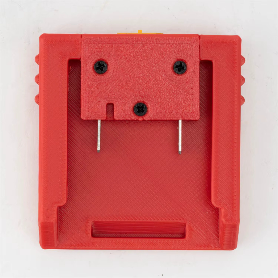 Ozito DIY-Adapter für 18V Lithium-Batterien mit XT60-weiblicher Schnittstelle und USB-C in Rot - Bild 2