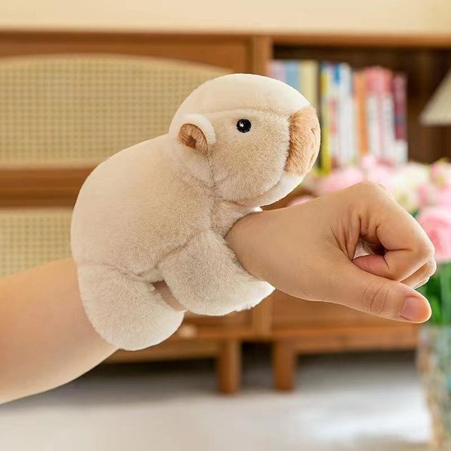Yiran toy Kapibara Plüschtier mit Schwanz, Tier Rucksack Armband - Bild 1