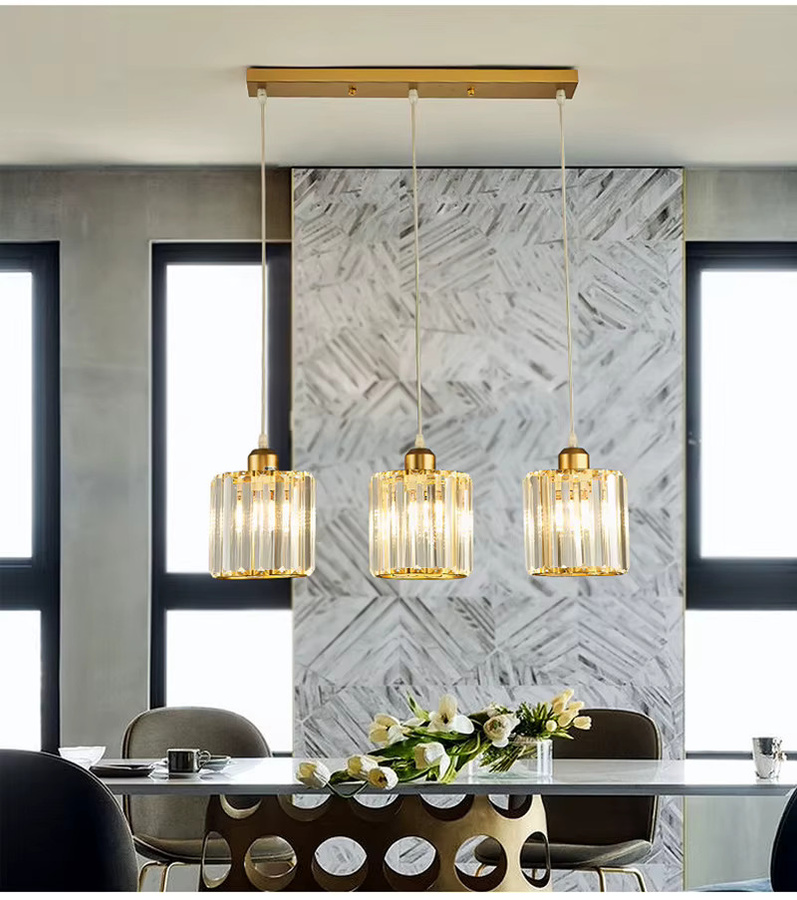 Ramalho Moderne Pendelleuchte aus Metall und Kristall in Gold/Messing mit drei Köpfen und transparenten Kristallen - Bild 2