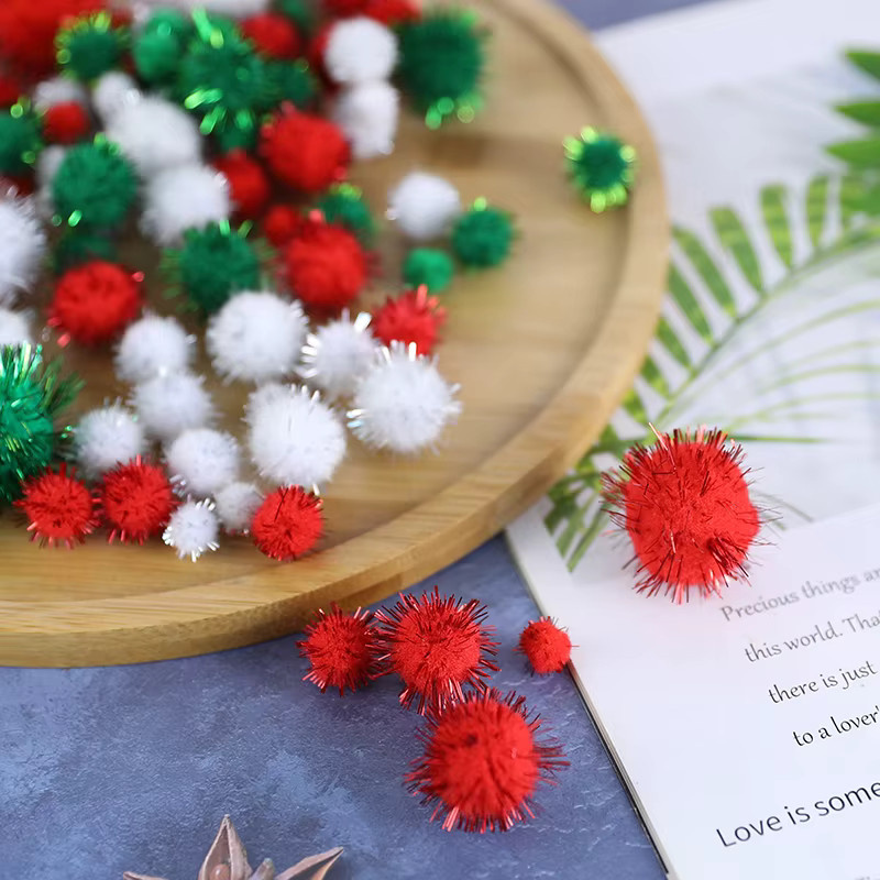 ZQNYCY Flaum Bälle in Rot und Grün für DIY Weihnachtsdekoration, Durchmesser: 1-3 cm - Bild 3