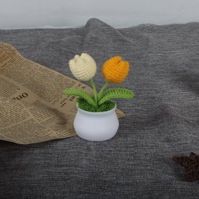 Handgewebter Tulpenblumentopf von Mango Event in Gelb mit realistischem Simulationsblumendesign für die Tischdekoration - Bild 1