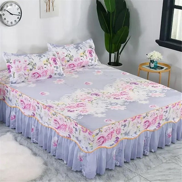 3-teiliges Tagesdeckenset aus Baumwolle mit Stickerei und Kissenbezügen von A Family Of Home Textiles in Pink, B/T: 150 x 200 cm - Bild 1