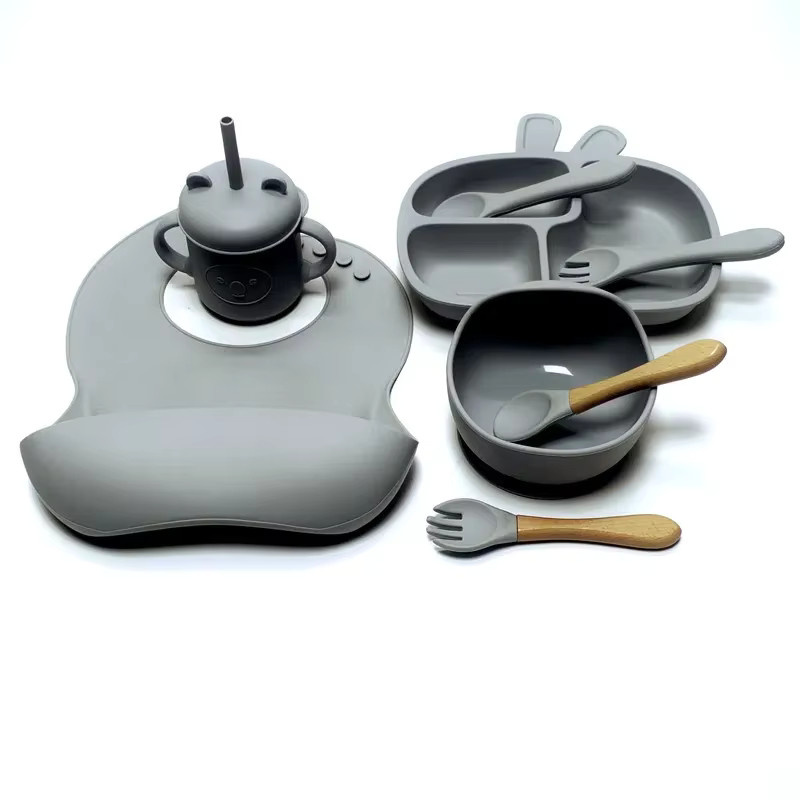 BPA-freies Silikon Baby Geschirr Set in Grün mit Teller, Schüssel, Lätzchen, Gabel und Löffel - Bild 2