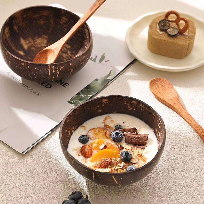 Natürliches Kokosnussschalen Set mit Schüssel und Löffel in Braun aus Holz zum Servieren von Salat und Obst - Bild 4