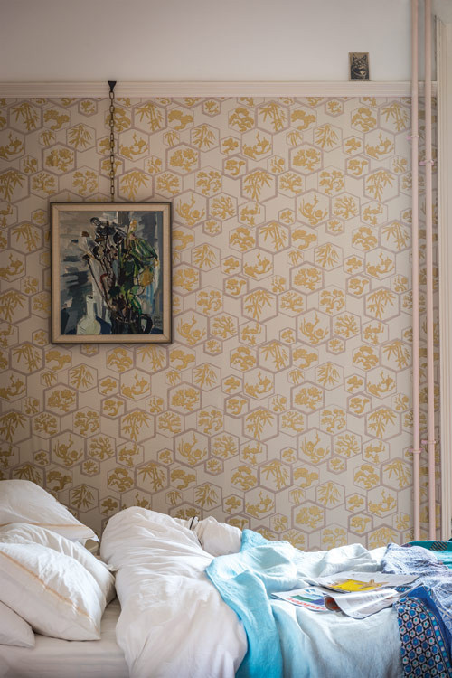 Farrow & Ball Tapete Shouchikubai Clunch Gold mit floralem und botanischem Design - Bild 1