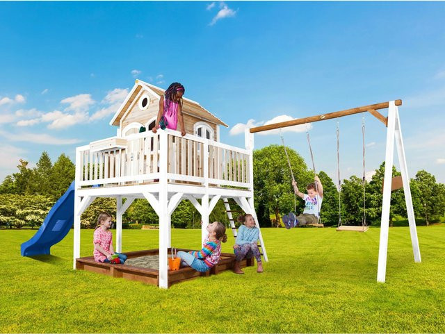 Axi Liam Spielhaus mit Doppelschaukel und Rutsche aus Holz in Braun, Weiß und Blau, B/H/T: 613 x 291 x 277 cm - Bild 1
