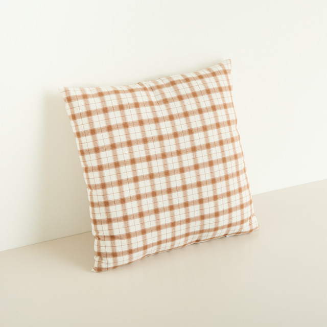 Kariertes Baumwollkissen von Green Living in Braun, B/H: 45 x 45 cm - Bild 1