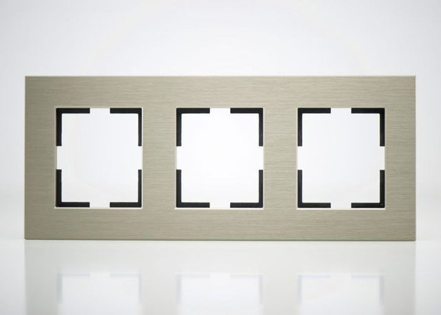 Abdeckplatte Novella von Kare Design aus Metall in Bronze - Bild 1