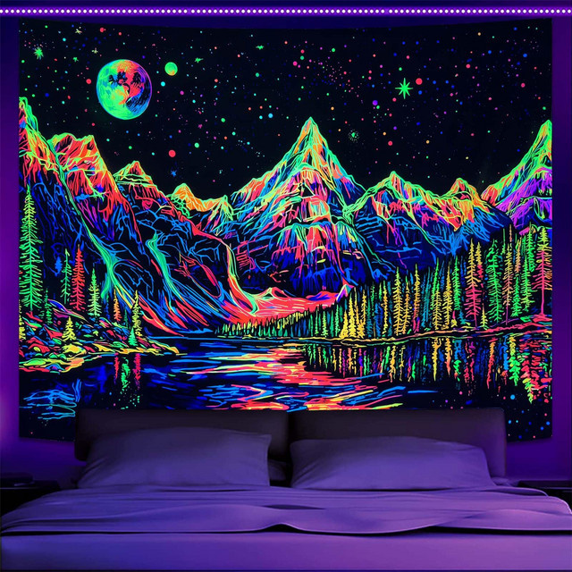 VIKAMA Fluoreszierender Wandteppich mit Sternenhimmel und Wasserfall im psychedelischen Wald-Design, Mehrfarbig, B/H: 60 x 40 cm - Bild 1