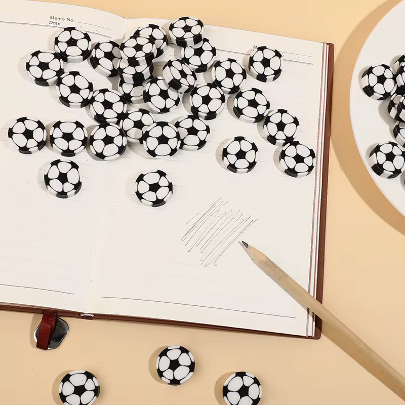 ZQNYCY Fußballförmige Radiergummis für Kinder in 10 bis 30 Stück - Bild 3