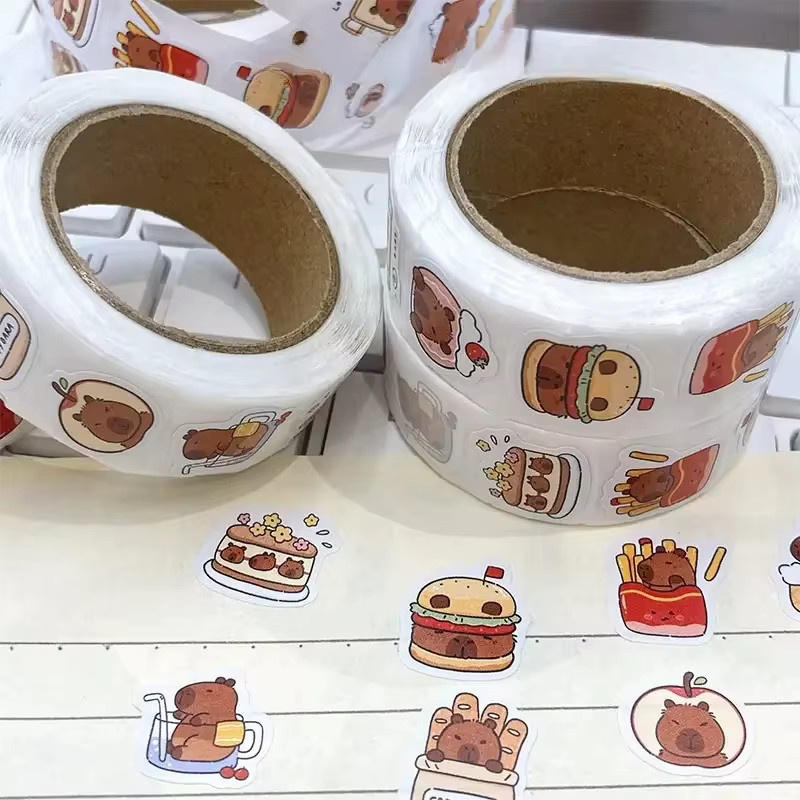 Bandai Capybara Aufkleber-Rolle mit 500 Stück, wasserfeste PVC-Selbstklebeaufkleber in Multicolor mit niedlichen Tier- und Lebensmittel-Motiven für Laptops, Scrapbooks und Handys - Bild 4