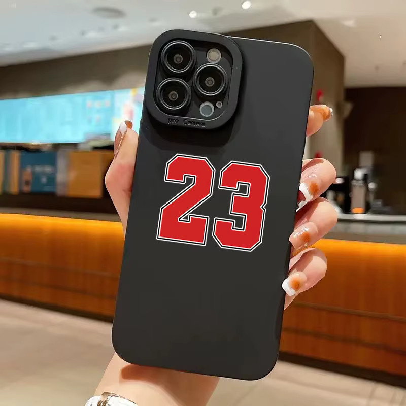 Stoßfeste Handyhülle mit Basketball-Trikot-Design und Zahlenmuster für iPhone 15 14 13 12 11 Pro Max XS X XR 7 8 Plus in Schwarz - Bild 2