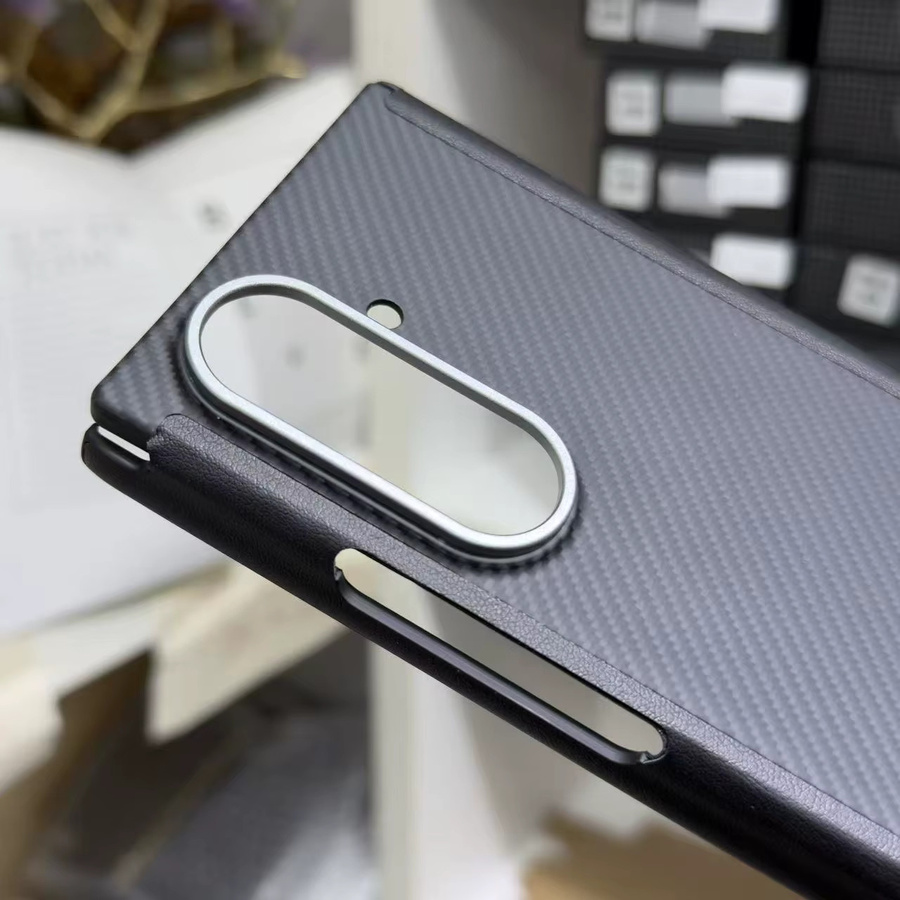 Samsung Z Fold 7 Trifold Schutzhülle aus Carbon Kevlar Aramidfaser mit MagSafe Magnetabsorption in Schwarz - Bild 4