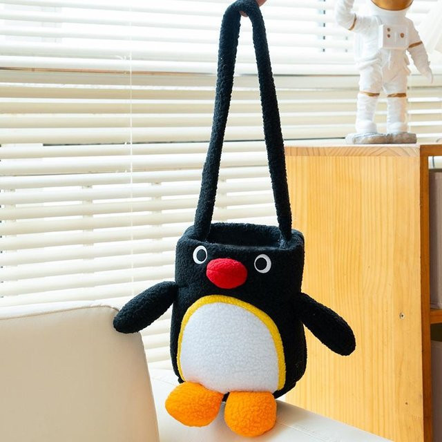 Kidsly Cartoon Pinguin Plüschpuppe Rucksack Brusttasche, ab 14 Jahren - Bild 1