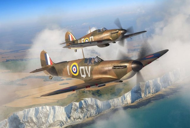 Revell Spitfire Mk.Ia & Hurricane Mk.I, Starter Kit, 1:144 - Bild 1