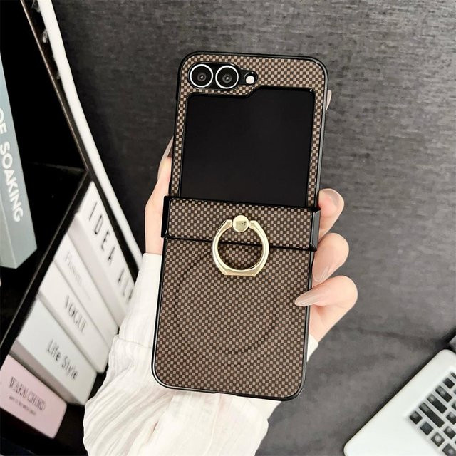 Magnetische Handyhülle aus Karbonfaser-Leder für Samsung Galaxy Z Flip 7 6 5 4 3 Flip7 FE mit Scharnierschutz und Ringhalter in Braun - Bild 1