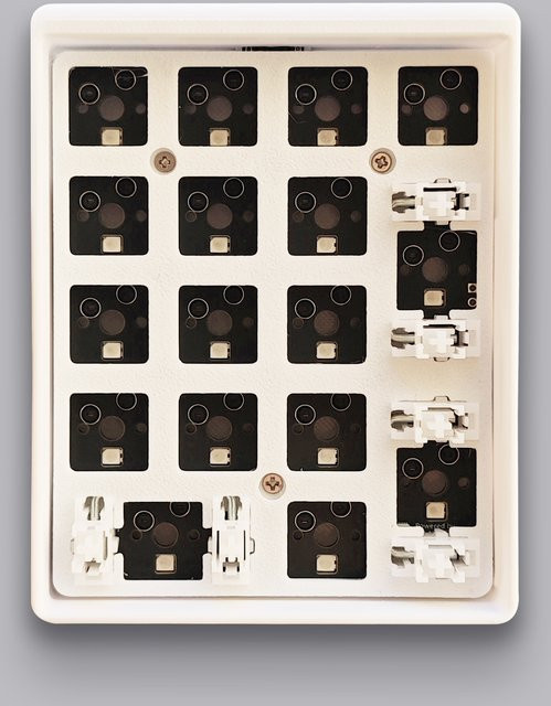 Keebox Numpad 3D-Druck Gaming Tastatur mit 17 Tasten, Hot-Swap-fähig, RGB, Kabelgebundener Modus und Online-Remapping, erhältlich in Schwarz oder Weiß - Bild 1