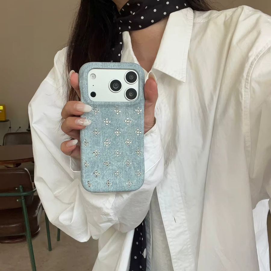 Stoßfeste Handyhülle im Retro-Denim-Look mit Nieten und Blumenmuster für iPhone 17 16 15 14 Pro Max in Blau und Schwarz - Bild 4
