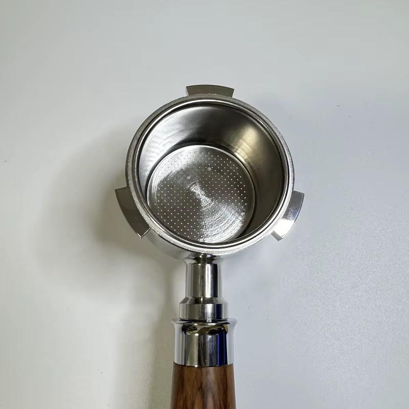 Bodenloser Siebträger für Delonghi EC680/EC685 in Braun und Silber mit 51 mm Espresso-Griff und 1/2/4 Tassen-Ersatzfilterkorb - Bild 2