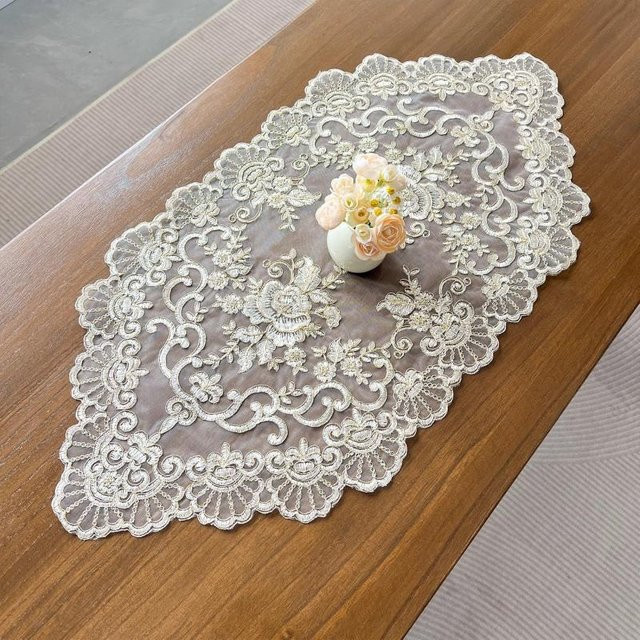 Yiran Furniture Oval Tischdecke mit floraler Stickerei und Spitze in Beige, B/T: 35 x 83 cm - Bild 1
