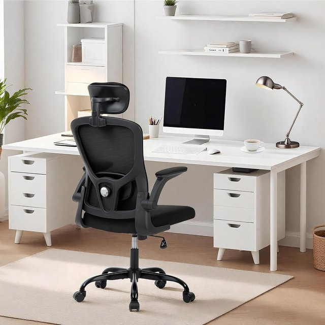 Ergonomischer HobbyLane Bürostuhl aus Netzstoff in Schwarz mit hoher Rückenlehne, verstellbarer Kopfstütze und Lordosenstütze - Bild 1
