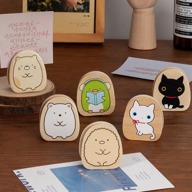 Sumikkogurashi Foto-Clip aus Holz als minimalistischer Schreibtisch-Organizer und Memo-Notizhalter in Braun, Grün und Multicolour - Bild 1