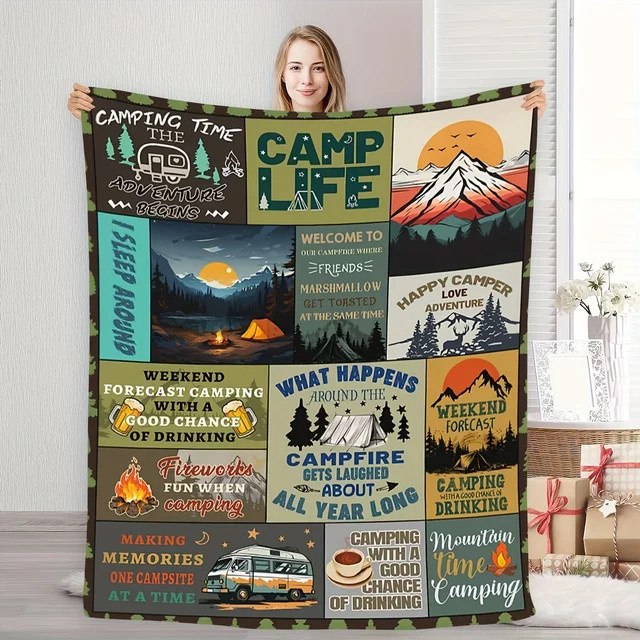 Cozy Camping Life Flanell-Überwurf in Multicolor mit Camping-Motiven - Bild 1