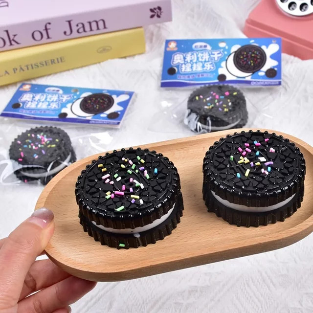 Schylling Oreo Stressabbau-Squishy-Spielzeug, Keks-Kuchen-Spielzeug, Sandwich-Keks Antistress-Gadget - Bild 1
