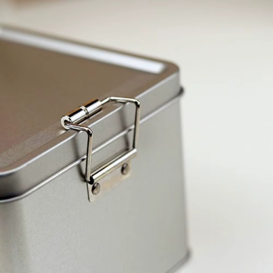 Rechteckige Eisenbox aus Metall mit Deckel und Clip in Rot, Aufbewahrungsbox für Pralinen oder Kuchen, B/T/H: 15,0 x 6,5 x 15,0 cm - Bild 3