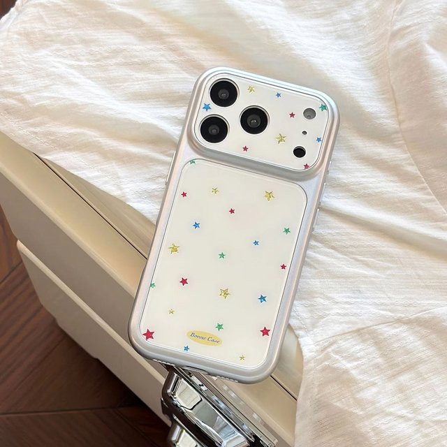 Glänzende Apple iPhone Handyhülle mit versilbertem Fünfzackiger Stern Muster und Farbvergoldung in Gold, Silber und Beige für iPhone 13 bis iPhone 17 Pro Max - Bild 1