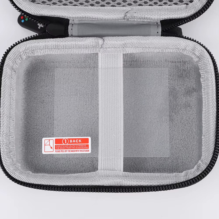 APWIKOGER Hartschalen-Tragetasche für Trimui Brick Retro-Spielekonsole mit Displayschutz aus gehärtetem Glas in Schwarz - Bild 4