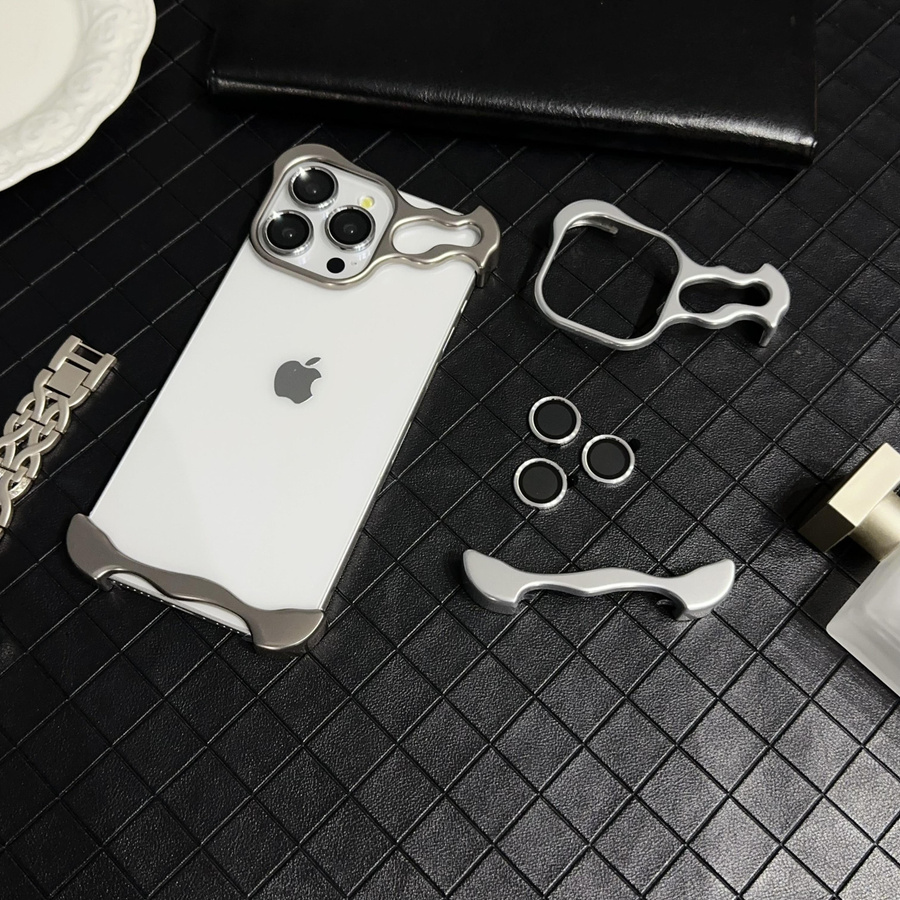 Luxus Handyhülle aus Titan-Metalllegierung für iPhone 13 14 15 Pro Max und Plus mit Alien-Design und integriertem Objektivring-Schutz - Bild 3