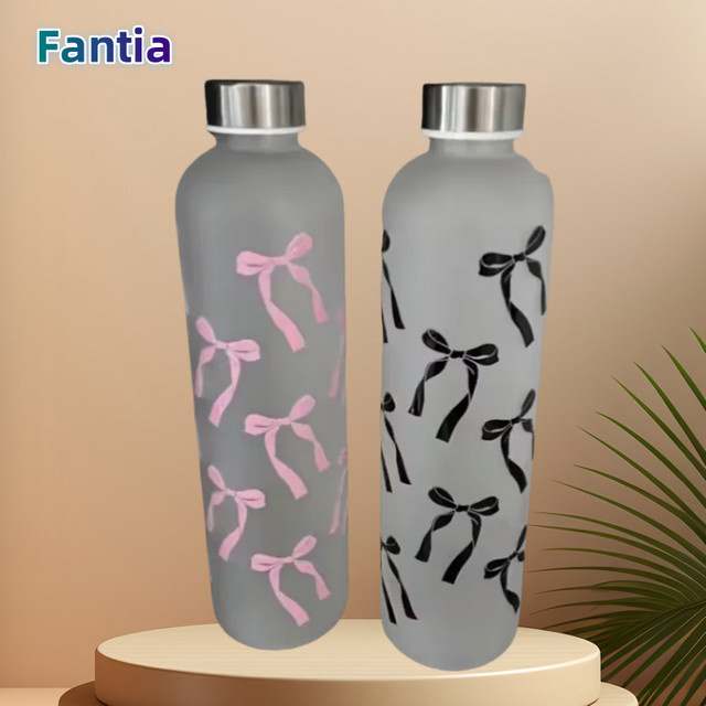 Fantia Schmetterlingsförmige Wasserflasche mit Farbverlauf in Multicolour und Gelb, auslaufsichere Sportflasche aus Kunststoff mit Edelstahldeckel - Bild 1