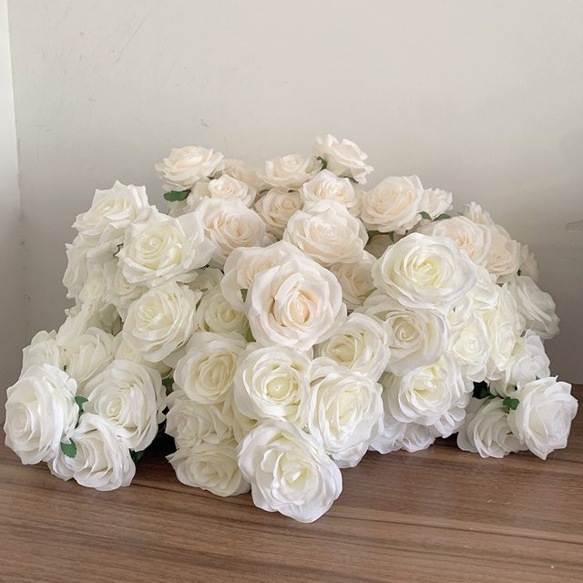 Künstlicher Rosenstrauß von shine&sasha in Milchweiß und Elfenbein mit 9 Köpfen zur Dekoration für Hochzeit und Wohnzimmer - Bild 1