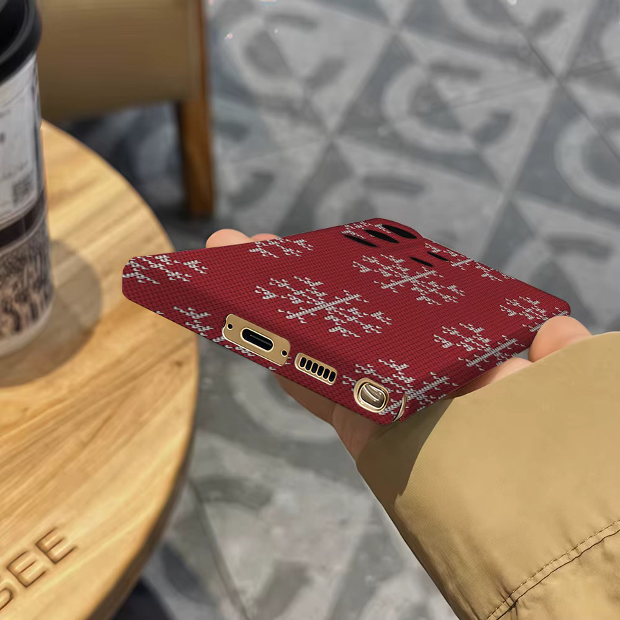 Stoßfeste Doppelschicht Handyhülle mit rotem Strick-Schneeflockenmuster für Samsung Galaxy S25 Ultra, S24 und S23 Ultra Plus - Bild 5