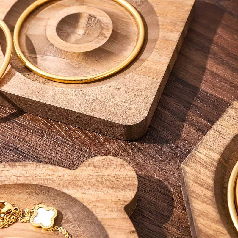Präsentationsständer aus Walnussholz für Armbänder und Perlen in Braun und Gelb - Bild 4