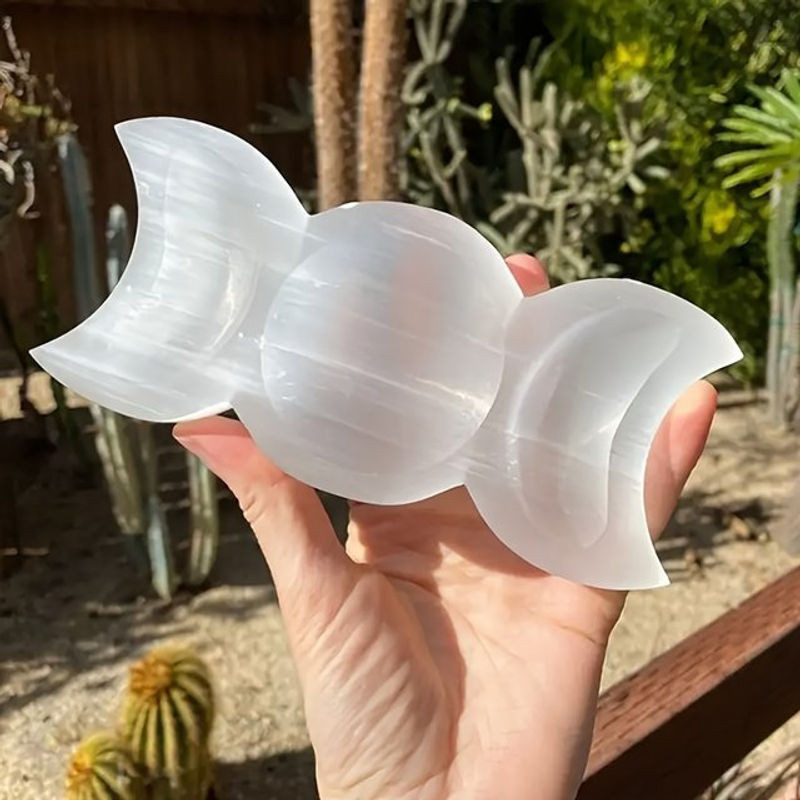Selenit Mondgöttin Schale mit Dreifachmond Design in Weiß als Kristallschale für deine Dekoration - Bild 1