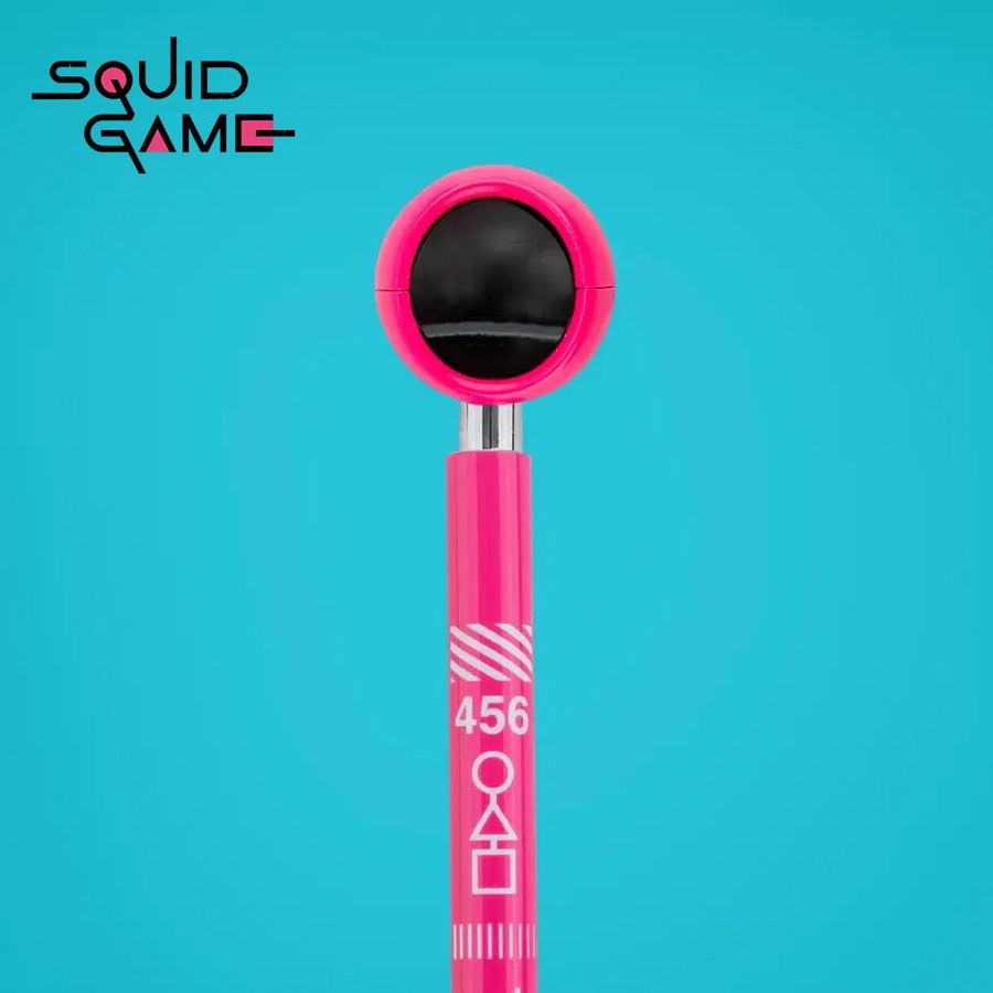Offiziell lizenzierter Squid Game Kugelschreiber in Rosa aus PVC für ein leichtes Schreibgefühl - Bild 2