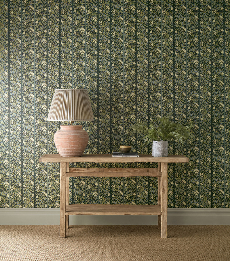 Morris & Co Tapete Peony Trellis in Bayleaf/Slate mit floralem Botanical-Design - Bild 1