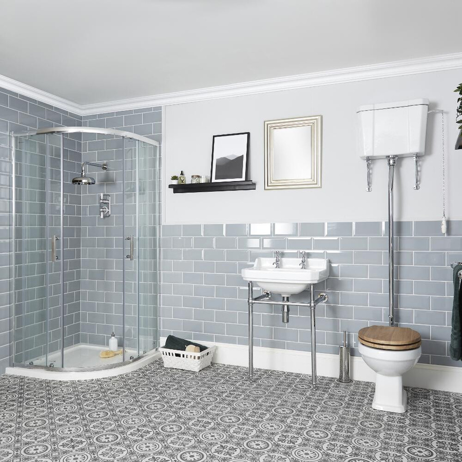 Hudson Reed Badezimmer-Set Richmond in Weiß mit Viertelkreisduschkabine, Stand-WC und Waschbecken mit Gestell aus Keramik - Bild 1