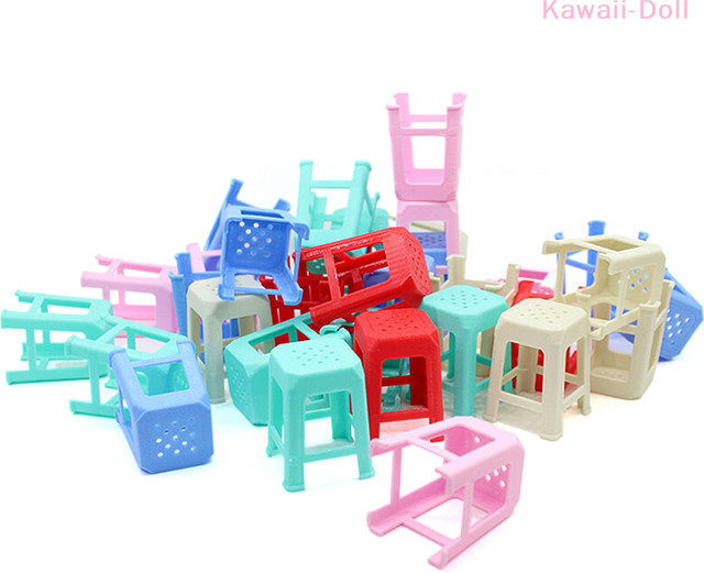 DIAPER&CORED Puppenhaus Möbel Zubehör, Kunststoff, Hocker Kleiner Stuhl, 1:12, Grün, Bunt / Mehrfarbig - Bild 1