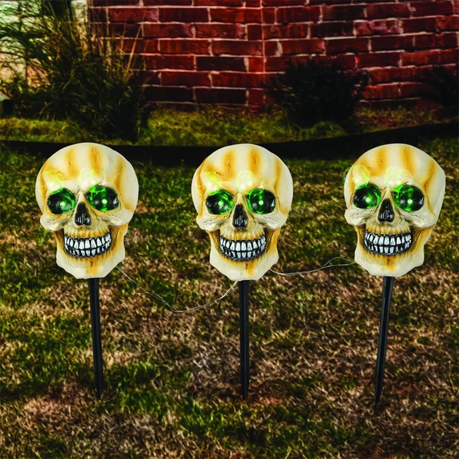 Solar LED Halloween Skelett Dekoration mit leuchtendem Skelettkopf für Außen und Rasen - Bild 3