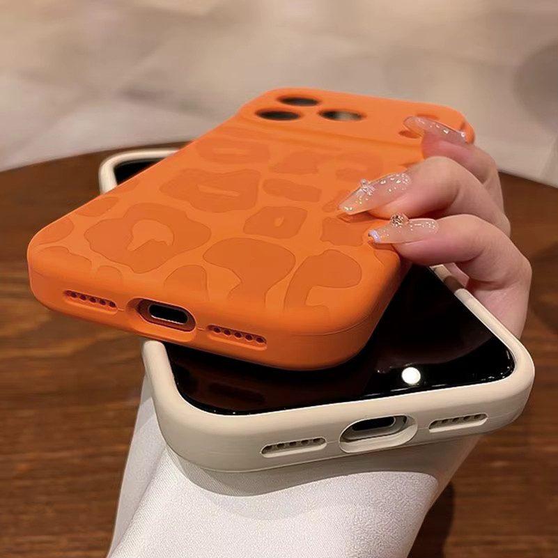 Apple iPhone Schutzhülle aus Flüssigsilikon mit Leopardenmuster in Pink oder Orange für iPhone 17 Pro Max bis iPhone 12 mit Kamerakontrolltaste und stoßfestem Schutz - Bild 2