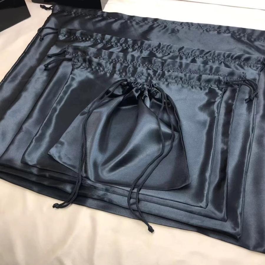 KAIGOTOQIGO Aufbewahrungstasche aus Satin in Schwarz mit Kordelzug zum Schutz vor Staub - Bild 2